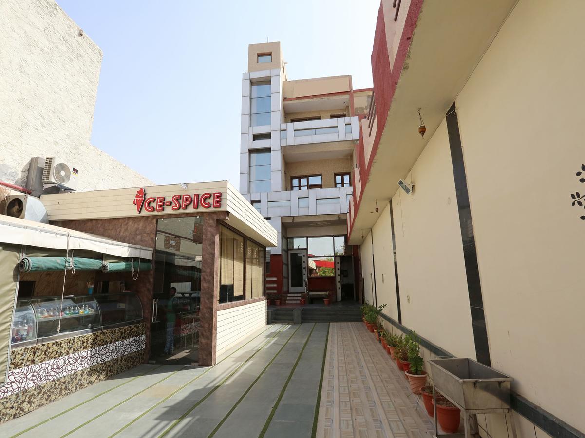 马图拉 Sheel Gopal Vision酒店 外观 照片